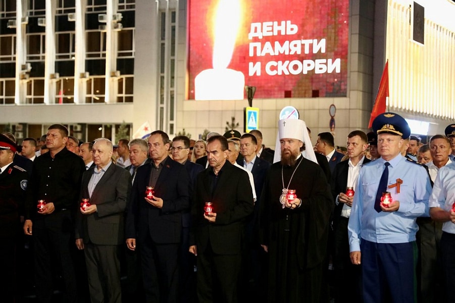 Губернатор Краснодарского края Вениамин Кондратьев принял участие во всероссийской патриотической акции «Свеча памяти»