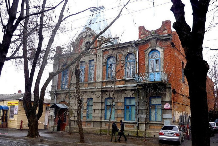В Краснодаре начали реставрацию памятника архитектуры регионального значения «Дом жилой присяжного поверенного В. В. Сербина». 