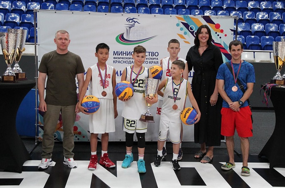Во Всекубанском турнире по уличному баскетболу на кубок губернатора приняли участие почти 300 тысяч детей