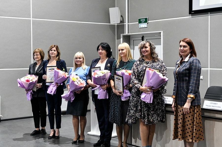 В Краснодаре прошла церемония награждения педагогов
