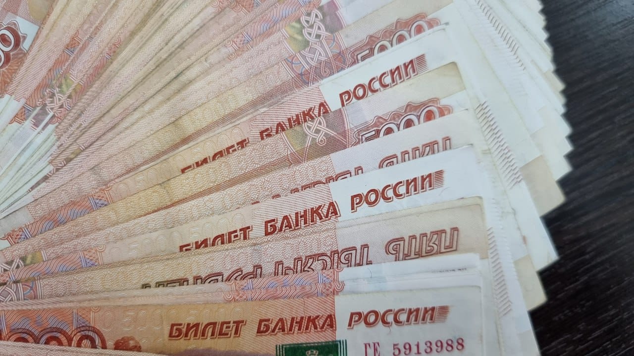 В Краснодаре у полного тезки злостного должника списали со счета 77 тысяч рублей