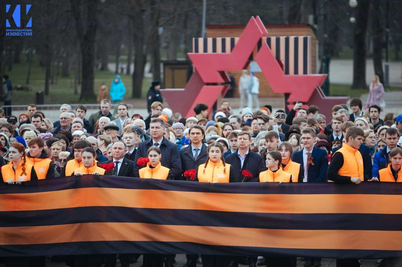 В Чистяковской роще Краснодара состоялась церемония возложения цветов к памятнику жертвам фашистского террора